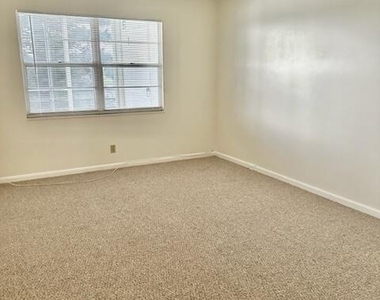 3063 Ainslie D - Photo Thumbnail 6