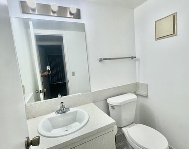 3063 Ainslie D - Photo Thumbnail 36