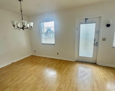 3063 Ainslie D - Photo Thumbnail 39