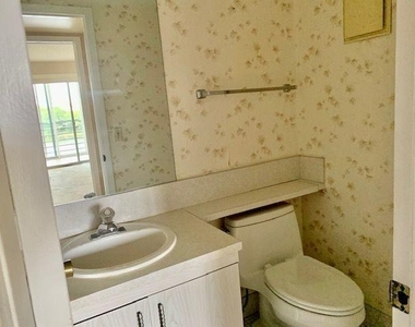 3063 Ainslie D - Photo Thumbnail 9
