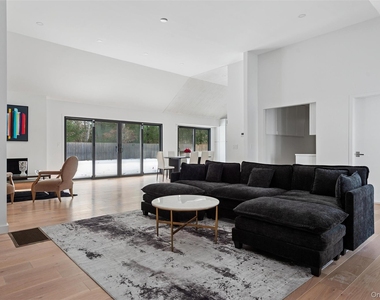 10 Hampton Street - Photo Thumbnail 3