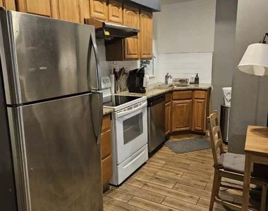 1829 Spruce Street - Photo Thumbnail 6