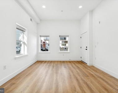 2424 W Thompson Street - Photo Thumbnail 7