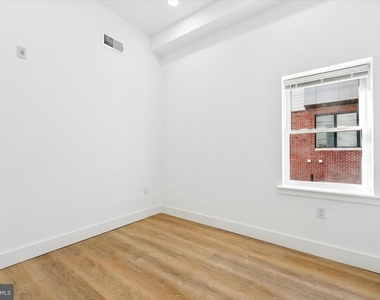 2424 W Thompson Street - Photo Thumbnail 11