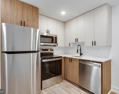 715 W Cumberland Street - Photo Thumbnail 2
