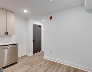 715 W Cumberland Street - Photo Thumbnail 1