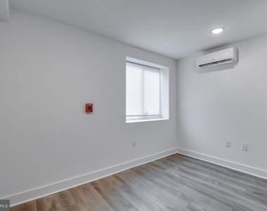 715 W Cumberland Street - Photo Thumbnail 12