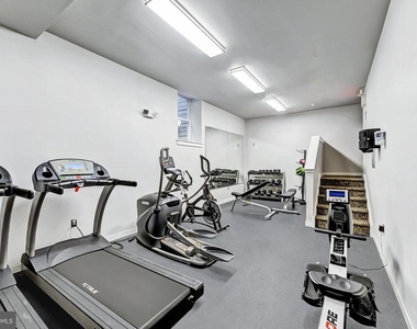 4605 Chester Avenue - Photo Thumbnail 10