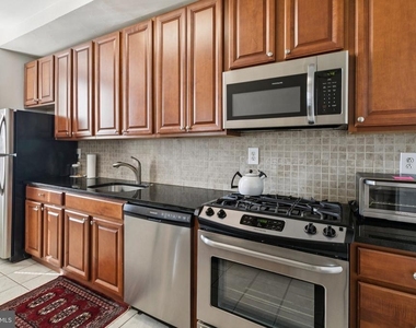 2031 Locust Street - Photo Thumbnail 16