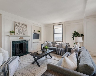 2031 Locust Street - Photo Thumbnail 9