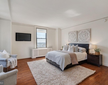 2031 Locust Street - Photo Thumbnail 10