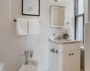 2031 Locust Street - Photo Thumbnail 12