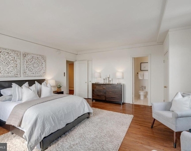 2031 Locust Street - Photo Thumbnail 11