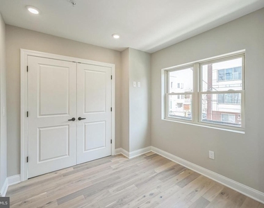 1702 S 22nd Street - Photo Thumbnail 8