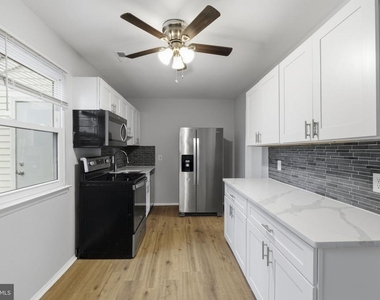 341 Clarkson Street - Photo Thumbnail 8