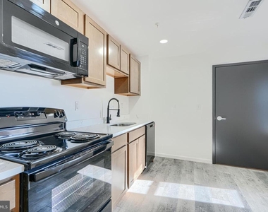7 S Carrollton Avenue - Photo Thumbnail 3