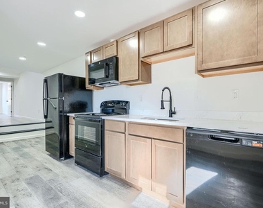 7 S Carrollton Avenue - Photo Thumbnail 2
