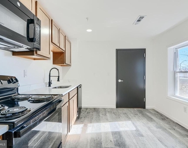 7 S Carrollton Avenue - Photo Thumbnail 4