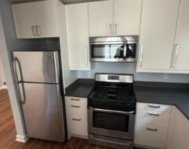 864 Bellevue Street Se - Photo Thumbnail 2