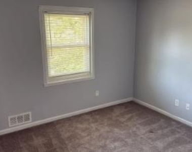 864 Bellevue Street Se - Photo Thumbnail 5