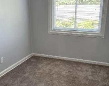 864 Bellevue Street Se - Photo Thumbnail 4