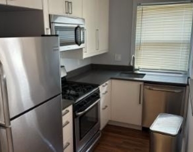 864 Bellevue Street Se - Photo Thumbnail 1