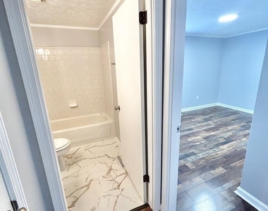 201 E Gilbreath Street - Photo Thumbnail 9