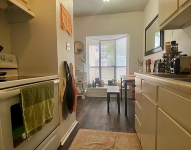 2604 Salado St - Photo Thumbnail 2