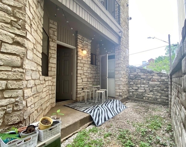 2604 Salado St - Photo Thumbnail 7