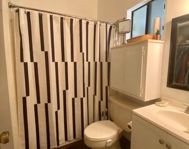 2604 Salado St - Photo Thumbnail 6