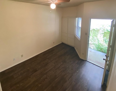 2604 Salado St - Photo Thumbnail 5