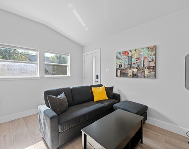 2201 Leon St - Photo Thumbnail 9
