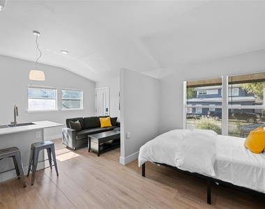 2201 Leon St - Photo Thumbnail 16