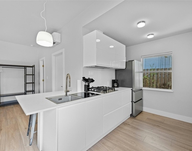 2201 Leon St - Photo Thumbnail 10