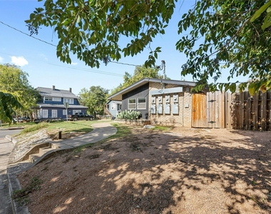 2201 Leon St - Photo Thumbnail 23