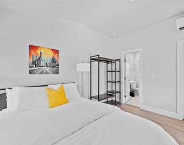 2201 Leon St - Photo Thumbnail 14