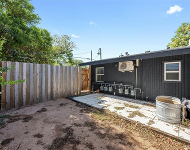 2201 Leon St - Photo Thumbnail 22