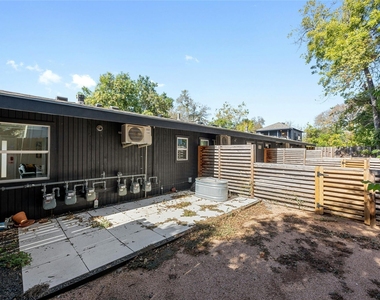 2201 Leon St - Photo Thumbnail 21