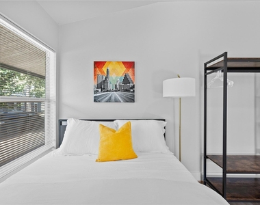 2201 Leon St - Photo Thumbnail 15