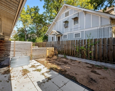 2201 Leon St - Photo Thumbnail 20