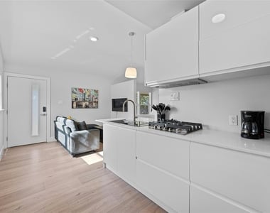 2201 Leon St - Photo Thumbnail 11