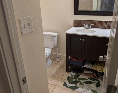 909 Reinli St - Photo Thumbnail 9