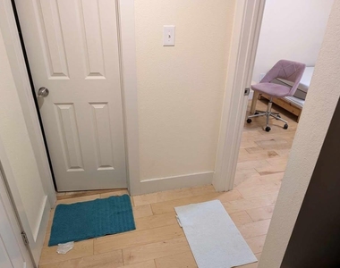 909 Reinli St - Photo Thumbnail 4