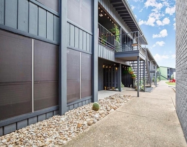 909 Reinli St - Photo Thumbnail 14