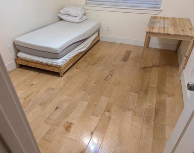909 Reinli St - Photo Thumbnail 2