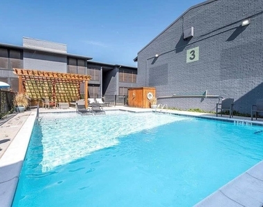 909 Reinli St - Photo Thumbnail 13