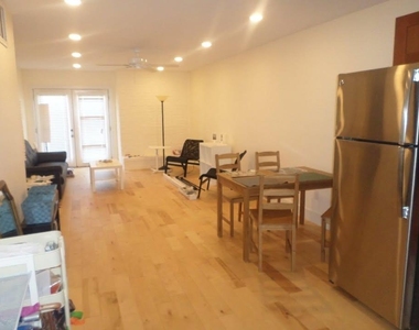 909 Reinli St - Photo Thumbnail 5