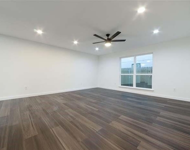 5535 Pine Pl - Photo Thumbnail 3
