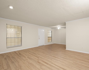 2401 Leon St - Photo Thumbnail 1