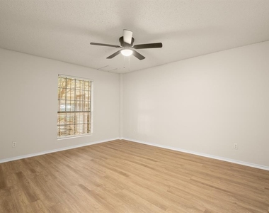 2401 Leon St - Photo Thumbnail 10